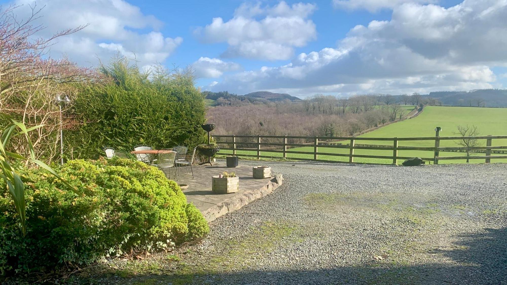 Mid-Wales Farmhouse, Swimming Pool, Tranquil Countryside Views, Sleeps 14 Meifod Exterior foto